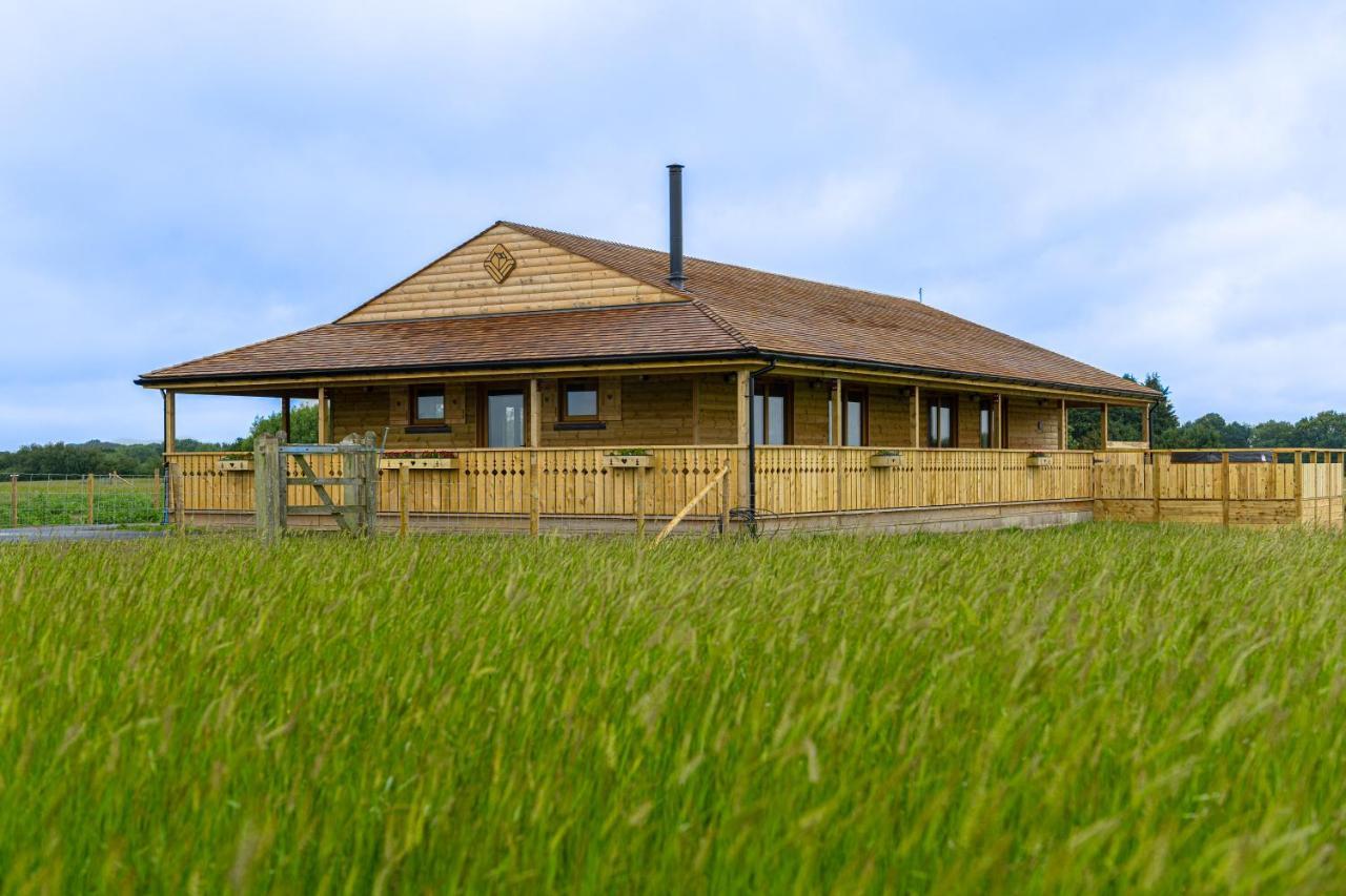 Luxury Log Cabin With A Hot Tub Stone  Exterior foto