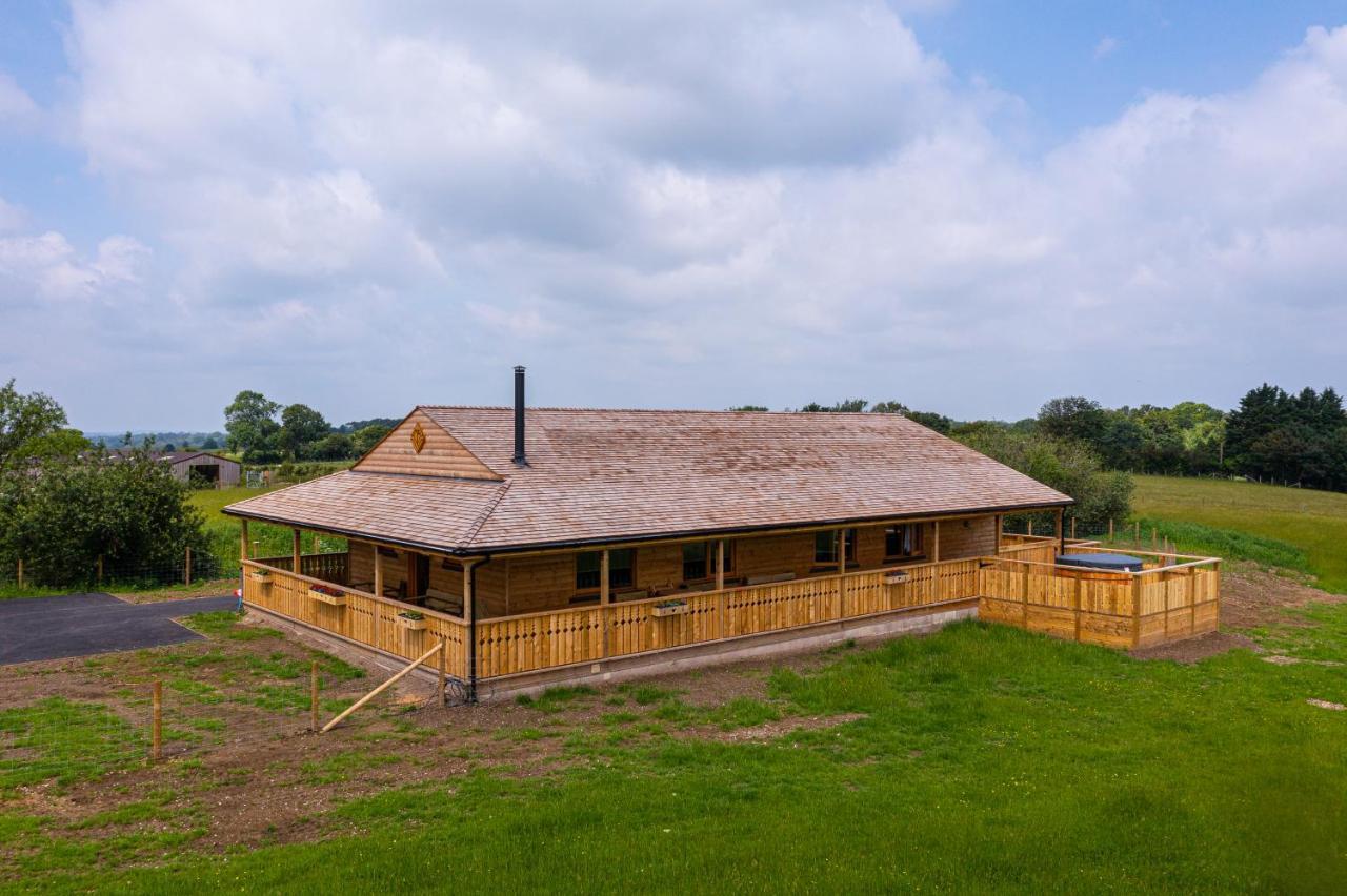 Luxury Log Cabin With A Hot Tub Stone  Exterior foto